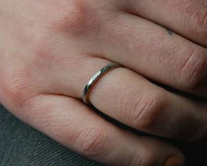 BAGUE DAMAS, GRAVURE GRATUITE, Le Crafted, Profil biseauté, Bague de mariage femme, Bague de mariage unique. - Product Image 3