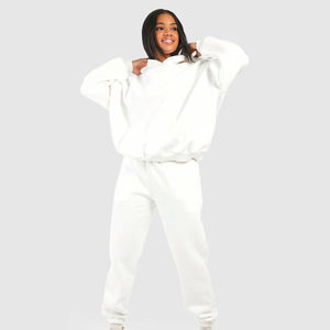 Ensemble de jogging pour femmes ensemble de costume de grande taille avec sweat à capuche costume de sport de qualité personnalisée parfait pour une tenue décontractée et active - Product Image 5