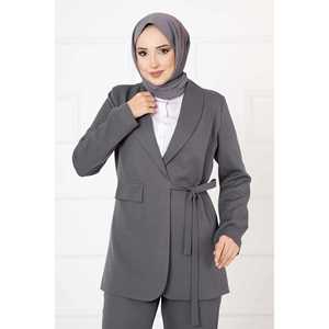 Costume veste à nouer sur le côté pour femme en gris fumé, ensemble élégant et stylé - Product Image 2
