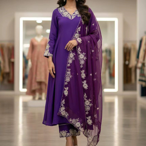 Conjunto Premium y Moderno para la Temporada de Bodas: Top Bordado con Lentejuelas, Pantalones Palazzo y Dupatta - Product Image 1