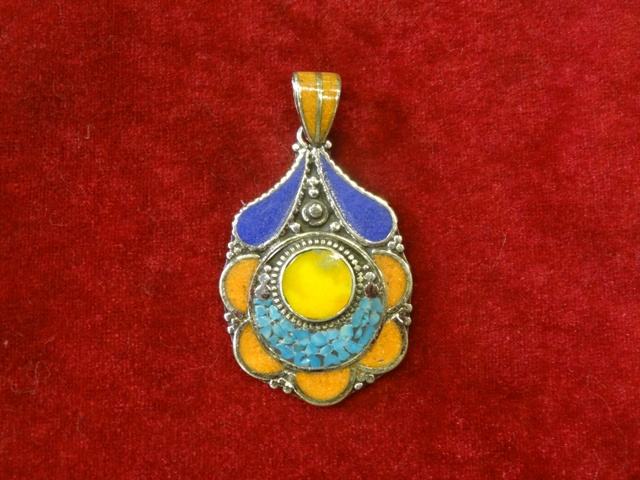 สีเหลือง