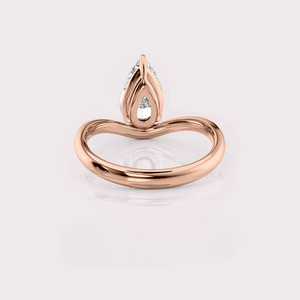 Anillo de Compromiso con Diamante Cultivado en Laboratorio con Certificación IGI, Corte Pera, Oro Amarillo/Rosa y Amarillo de 9K, Diseño Cruzado - Product Image 4