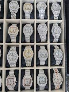 Montre en diamant Moissanite VVS la plus vendue, entièrement sertie, mouvement à quartz en acier inoxydable, montre Moissanite d'un fabricant indien - Product Image 3