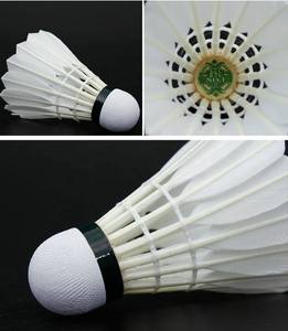 Pluma de bádminton No.1 Clase A de Taiwán, de plumas de pato Cigu, con base de fibra y cabezal de corcho triturado - Garantía activa de 1 año - Product Image 3