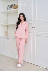 Ensemble de maternité minimaliste en soie perlée respirante, tissu doux et confortable pour les femmes enceintes - B490 - Product Image 2