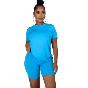 Camiseta de dos piezas de tendencia para mujer y conjuntos cortos para mujer, camiseta informal de verano de talla grande, conjunto de pantalones cortos para correr para mujer - Product Image 1