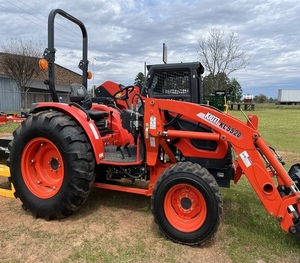 Tractor de ruedas usado K-I-O-O-T-I de 45 hp del 2021 con caja de cambios, bomba, motor, engranajes y rodamientos para granjas - Product Image 1