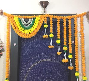 Guirnaldas de flores de caléndula naturales y artificiales de la mejor calidad con borlas colgantes de flores de nardo blanco en diferentes colores - Product Image 1