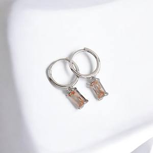 ต่างหูห่วงควอตซ์อัญมณีสีเงินสเตอร์ลิงขนาดเล็กต่างหูห่วงสำหรับงานปาร์ตี้ - Product Image 1