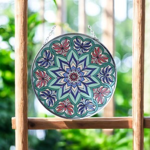 Attrape-soleil en vitrail Mandala sacré |   Décoration d'intérieur de luxe personnalisable de 6 pouces avec impression UV pour la méditation, Pâques et les fenêtres - Product Image 1