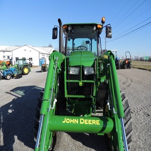 Compre el Tractor Agrícola John Deere 5075E Premium para un Trabajo Agrícola Eficiente, Alto Rendimiento y Diseño Duradero - Product Image 5