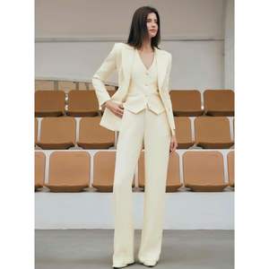 Pantalon Lily élégant pour femmes Services ODM de haute qualité Collection d'automne avec logo décoré avec charme pour la saison de printemps Made Vietnam - Product Image 3