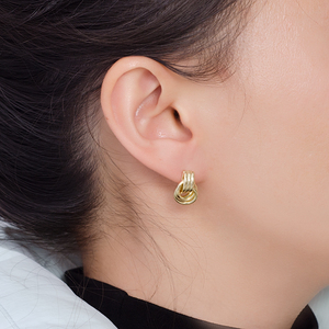 Vente en gros de boucles d'oreilles de haute qualité bijoux de mode plaqué or 18 carats en laiton délicat cercle <span class=keywords><strong>noeud</strong></span> boucles d'oreilles pour les femmes - Product Image 6