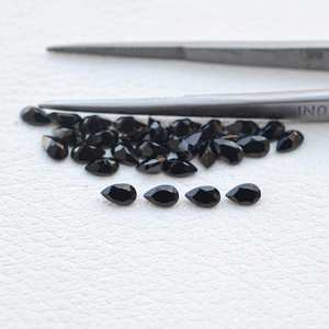 Pierres précieuses en spinelle noir naturel facettées en forme de poire de 4x6 mm, pierres de spinelle non traitées les plus vendues, livraison internationale sans taxes - Product Image 1