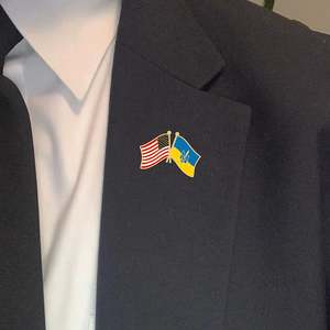Paquete de 4 pines con la bandera de Ucrania, yo apoyo a Ucrania, pin de solapa ucraniano americano con el escudo de armas, apoyo a Ucrania - Product Image 4
