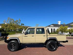 Toyota Land Cruiser HardTop LX79 4WD Doble Cabina <span class=keywords><strong>Pickup</strong></span> <span class=keywords><strong>2022</strong></span> Usada - Product Image 2