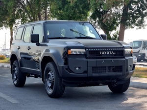 Neuf/Occasion 2024 pour Toyota Prado LC250 TX 2.4L SUV Automatique 4x4 Blanc Essence Feux LED R20 Sièges en Cuir - Product Image 2