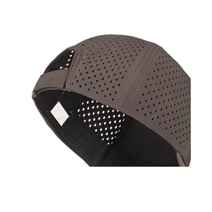OEM ODM Casquette de golf structurée solide à 6 panneaux perforée au laser Casquette de sport unie à bord incurvé vierge Snapback pour la course à pied - Product Image 2