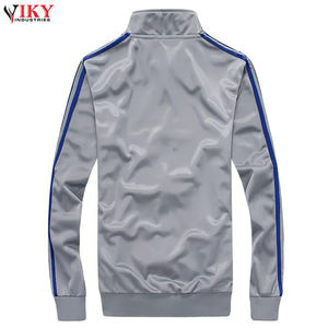 Nuevo chándal deportivo personalizado con cremallera, franjas laterales, color gris sólido y ecológico para hombre. - Product Image 4