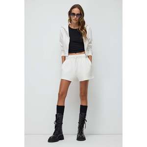 Shorts de yoga décontractés et athlétiques en polyester doux au toucher, taille haute, personnalisables, avec logo léopard, disponibles en XS - Product Image 4