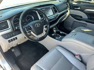 2016 T * oyota Highlander XLE d'occasion - Product Image 2