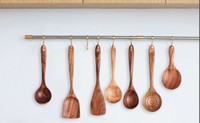 Best Beoordeelde Duurzame Natuurlijke Teak Houten Keukengerei Set Houten Lepels Spatel Voor Het Koken Van Stijlvolle Crock Ontwerp Voor Thuisgebruik