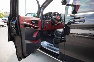 Vehículo Certificado Nuevo con Cero Kilometraje/Km y un Acabado Impecable en Negro, Mercedes-Benz V250 VIP Luxury 2022, Motor de 2.0L y 4 Cilindros, Tracción Trasera - Product Image 3