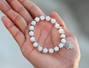 กำไลลูกปัดสีขาวเรียบแบบคลาสสิกปรับได้กำไลอัญมณีบำบัดได้ของขวัญแต่งงาน - Product Image 3