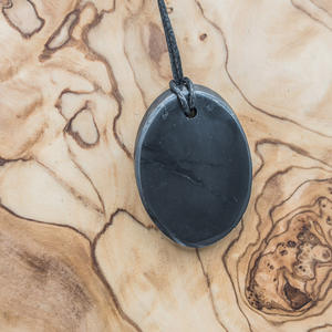 Colgante de Shungita Corte Ovalado 1.3*2 pulgadas (34*50 mm) - Product Image 2