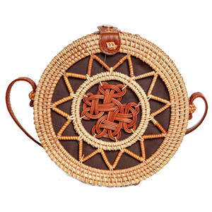Vente en gros Sac à bandoulière exquis en rotin tissé à la main en osier avec motif étoile et cercle élégant fabriqué au Viet Nam - Product Image 1
