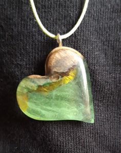 Colliers en résine faits à la main pour femmes Style d'ange créatif avec nuages de ciel bleu foncé lumineux Design unique - Product Image 5