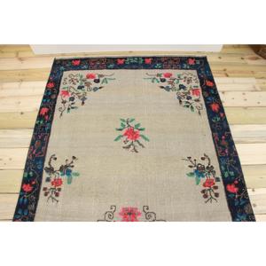 Alfombra Turca Vintage de 4.4x9.4 pies, Alfombra Grande de Lana con Estampado Animal Azul - Product Image 3