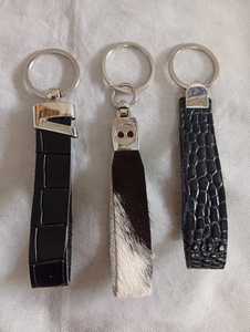 Ensembles de porte-clés tactiques sportifs personnalisés en gros avec initiales de l'alphabet A-Z, sangle en fausse fourrure, impression laser, accessoires vestimentaires - Product Image 4