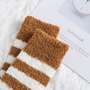 Chaussettes de sport respirantes épaisses personnalisées de créateur pour hommes/femmes Fabricant Chaussettes en polyester et coton de haute qualité Broderie - Product Image 5