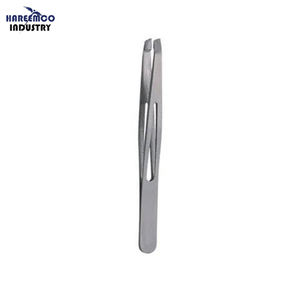 Pinzas Profesionales para Cejas de Acero Inoxidable con Punta Inclinada Negra, Duraderas y Ecológicas, Tamaños de 12-14 cm, Herramienta de Belleza Inofensiva - Product Image 1