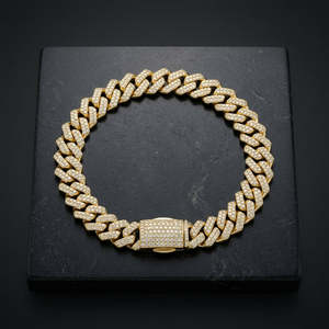 Pulsera de Eslabones Cubanos de Moissanita de Alto Brillo - Diseño Pavé Mónaco - Acabado en Plata Pulida y Tono Dorado - Cierre Totalmente Cubierto de Piedras - Unisex - Product Image 1