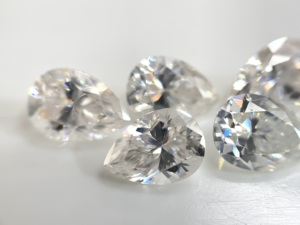 มอสซาไนต์ทรงลูกแพร์สีขาว E-f ขนาด 6x8 มม. คุณภาพ VS - มอสซาไนต์สีขาว E-f แบบเม็ดเดี่ยว - Product Image 4