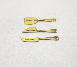 Ensemble d'outils à fromage 4 pièces au design moderne, nouveau, avec logo personnalisé, couteau et fourchette à fromage en acier inoxydable avec manche en résine - Product Image 5