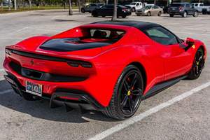 Ferrari 296 GTB Plus 2024 d'occasion en excellent état, sans accident, conduite à gauche/droite - Product Image 3