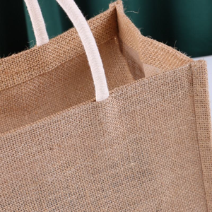Sac de shopping réutilisable en jute écologique imprimé sur mesure de qualité supérieure, avec cordon de serrage, motif rayé, vente en gros - Product Image 4