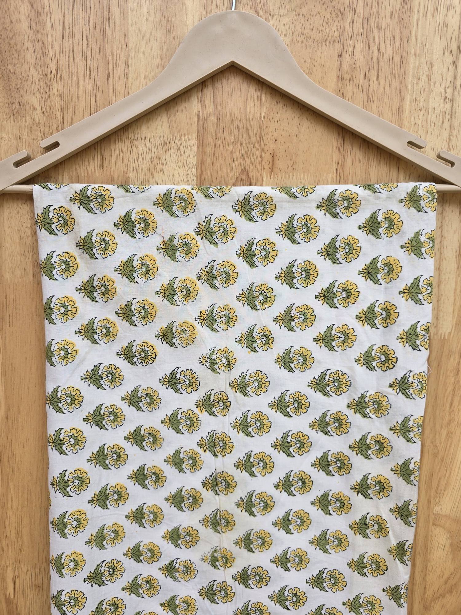 สีเหลือง