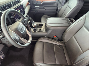 GMC Sierra 1500 Denali Crew Cab 4WD 2023, Usado, Volante a la Izquierda/Derecha - Product Image 3