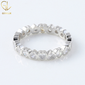 Anillo de eternidad completo de calidad superior, anillo con bisel de diamante en forma de corazón, anillo de oro blanco de 14K para mujer - Product Image 4