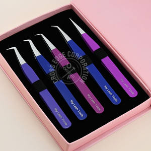 Pinzas de Extensión de Pestañas con Punta de Fibra de Alta Calidad 90 °   Herramienta profesional para pestañas con volumen recto, volumen aislante, efecto abanico y antideslizante - Product Image 1