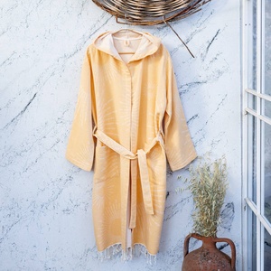 Peignoir turc à capuche en tissu éponge Sunburst, couleur moutarde - Product Image 4