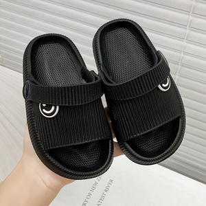 Sandalias Clog para Niños y Adultos, Antideslizantes, con Suela Texturizada y Correa Trasera, para Playa, Piscina y Hogar - Product Image 1