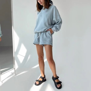 Conjunto de Sudadera y Pantalones Cortos Casuales para Mujer, Sólido, Transpirable, por Encima de la Rodilla, Elegante, de Dos Piezas - Product Image 3