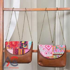 Bolso bandolera bordado étnico hecho a mano con cuero genuino y correa de cadena, bolso cruzado bohemio para mujer, diseños personalizados disponibles - Product Image 1