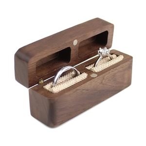 Caja de anillo reciclable de lujo Estuche de joyería de compromiso de madera de terciopelo suave con iniciales grabadas Soporte de anillo elegante - Product Image 6