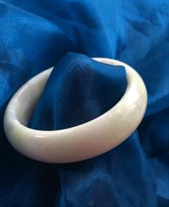 Bracelets en os naturel de qualité supérieure bijoux faits à la main personnalisés pour les anniversaires et les fêtes des filles et des femmes au meilleur prix - Product Image 1